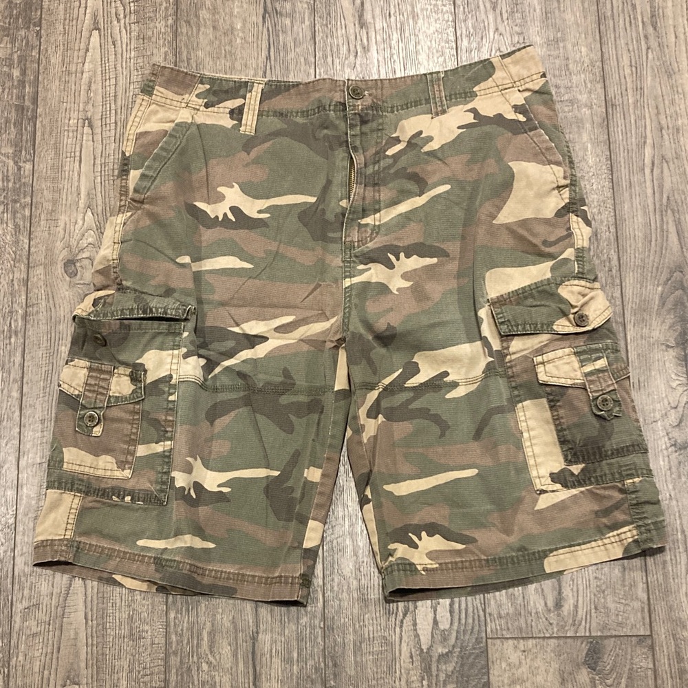 Beverly Hills Polo Club Men's Green Camouflage Cargo Shorts